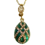 Pendentif vert en forme d'oeuf