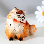 Statuette chat en porcelaine