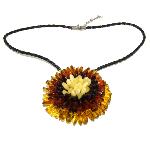 Collier pendentif - broche en ambre en forme de fleur